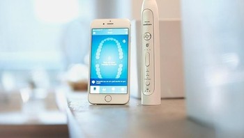 Sikat gigi pintar ini terkoneksi dengan aplikasi di smartphone untuk menunjukkan bagian-bagian yang terlewat dibersihkan. Foto: via Brightside