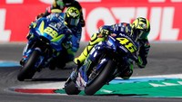 Sejak saat itu, beberapa pebalap bergantian memimpin. Lorenzo, Andrea Dovizioso, Valentino Rossi, dan Maverick Vinales sempat ada di posisi terdepan. REUTERS/Yves Herman.