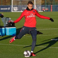 Sebagai anak sneakers sejati, Mbappe pun bermimpi bisa merilis koleksi sneakers rancangan sendiri suatu saat nanti. Aku mau sneakers tersebut berwarna pink. Aku suka warna-warna mencolok sehingga bisa terlihat dari kejauhan. Menurutku itu elegan dan membuat trik terlihat lebih bagus saat bergerak ke samping ataupun ke depan, tambahnya. Foto: Instagram/@k.mbappe29