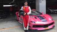 Saya satu-satunya di Asia ikut kejuaraan ini. Dengan ini saya juga ingin menginspirasi wanita lain bahwa kita bisa melakukan ini, ujar Yui ditemui di sela balap Ferrari Challenge di Fuji, Oyama, Jepang, Minggu (1/7/2018). Foto: Ferrari Jakarta