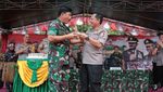 Foto: Keakraban Polri-TNI Rayakan HUT Bhayangkara di Jayapura