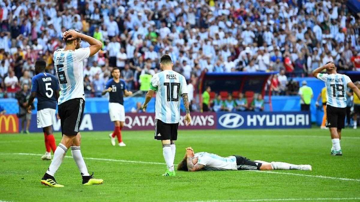 Kekecewaan para pemain Argentina setelah tersingkir dari Piala Dunia 2018 (Foto: Dylan Martinez/Reuters)