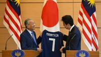 Mahathir melakukan kunjungan ke Jepang pada 10-12 Juni 2018 lalu. Kunjungan tersebut bukanlah kunjungan kenegaraan melainkan kunjungan kerja. Foto: dok. Reuters
