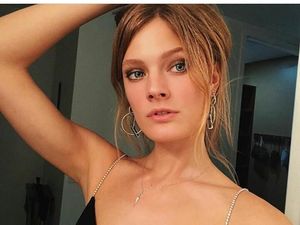 Terpikat Kecantikan Constance Jablonski, Model Victorias Secret Bermata Biru