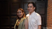 Tapi karena itulah sepertinya pasangan ini mengisi satu sama lain.