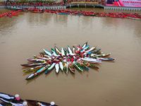 Bentuk Merah Putih Raksasa di Sungai, 338 'Acil' Catatkan Rekor MURI