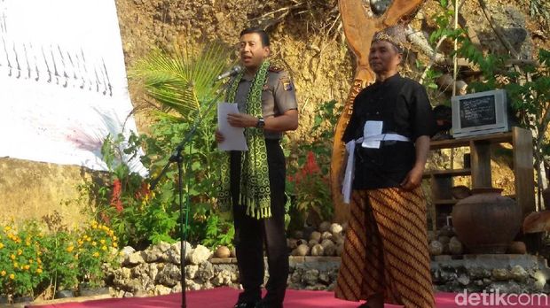 72 Polwan di Yogyakarta Berpuisi Diatas Bukit 