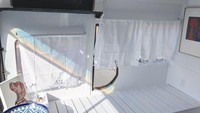 Pencahayaan LED dengan dimmer dipasang di seluruh interior untuk memberikan suasana yang tenang. Istimewa/Inhabitat.