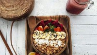  Smoothie bowl juga siap menemani waktu santai sambil ditemani semilir angin pantai. Ada beberapa varian smoothie yang bisa dipilih sesuai selera. Foto: Instagram @seabreezeceningan