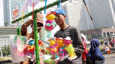 PKL Tumpah Ruah di CFD Sudirman-Thamrin