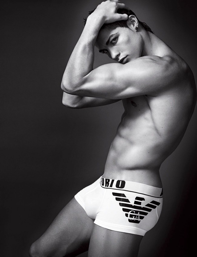 Cristiano Ronaldo juga pernah pamer perut six pack saat menjadi model pakaian dalam Armani. Foto: Dok. Armani