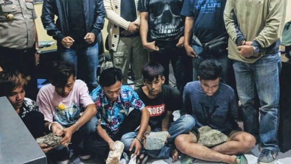 Foto: Ini Tampang 5 Pelempar Batu Sebesar Helm ke Tol Tangerang