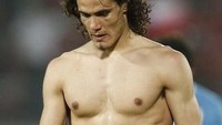 Striker yang dijuluki El Matador ini terkenal dengan skill mencetak golnya, sangat bersemangat dan bekerja keras. (Foto: Instagram/cavaniofficial21)
