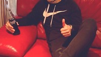 Andrés Iniesta Luján atau akrab disapa Iniesta, merupakan pesepakbola handal yang bermain untuk klub Barcelona sebagai gelandang. Melalui akun Instagramnya, Iniesta kerap membagikan momennya ketika makan dan bersantai dengan keluarga. Foto: Instagram @andresiniesta8