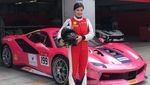 Cantik, Jago Balap, dan Calon Ketua Partai