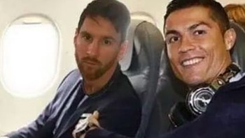 Ronaldo dan Messi ternyata sebangku di pesawat. Foto: Twitter