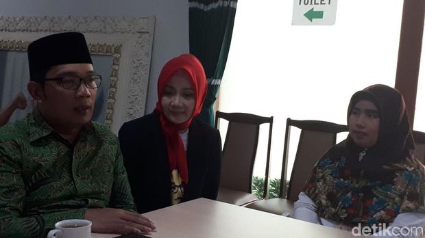 Ngeteh Bareng Rabiautul, Ridwan Kamil Janjikan Pekerjaan Baru