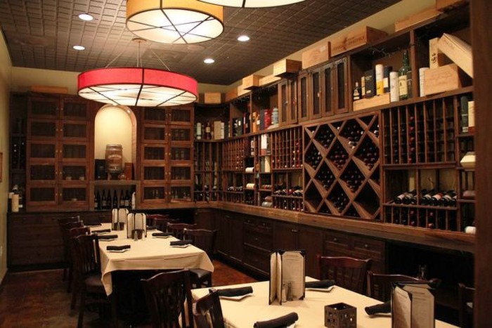 Berani Makan Sendirian? Ini Penampakan 10 Restoran Paling 