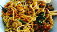 Mie ayam gerobak juga tak kalah enak. Kayak yang dinikmati @chefonboard ini. Foto: Instagram