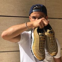 Cristiano Ronaldo juga dikenal sebagai ikon fashion. Ia kerap didapuk menjadi brand ambassador sejumlah brand ternama. Mulai dari Nike hingga jam tangan mewah TAG Heuer. Foto: Instagram/Cristiano Ronaldo