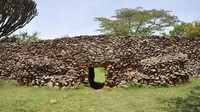 Ini adalah Thinlich Ohinga di Kenya. Situs ini merupakan pemukiman kuno berdinding batu yang berusia 500 tahun. (UNESCO)