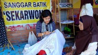 Kalau mau belajar membatik juga bisa lho. Tempatnya di Pasar Kebon Dewi Pulesari (Ristu Hanafi/detikTravel)