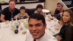 Ini Pose Seru Thiago Silva, Bek Brasil Saat Makan Ramai-ramai