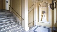 Mansion ini pernah di tinggali oleh CEO Louis Vuitton, Michael Burke, mantan CEO Ferrari, Luca Cordero, serta aktor Mel Gibson. Istimewa/CNBC/Society Group PR.