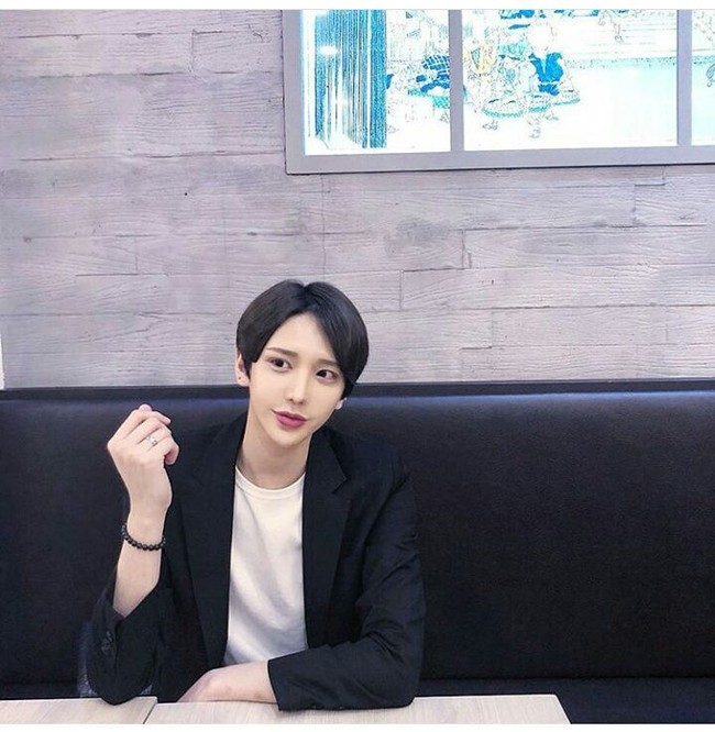 Mata Han Jin Ho kini menjadi lebih bulat. Sementara itu dagunya juga semakin runcing serta hidungnya semakin mancung. Foto: Dok. Han Jin Ho