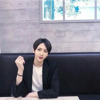 Mata Han Jin Ho kini menjadi lebih bulat. Sementara itu dagunya juga semakin runcing serta hidungnya semakin mancung. Foto: Dok. Han Jin Ho