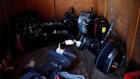 Inilah beberapa mesin kapal yang berhasil diamankan oleh pasukan penyelamatan Spanyol yang digunakan oleh para imigran untuk membawa kapal mereka menuju benua Eropa. Jon Nazca/Reuters.