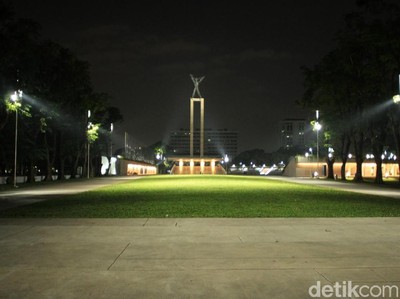 Keren! Sekarang Lapangan Banteng Secantik Ini di Malam Hari Keren! Sekarang Lapangan Banteng Secantik Ini di Malam Hari