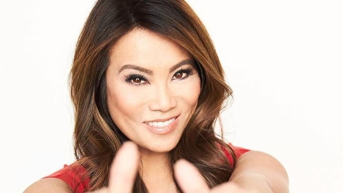 Dr. Pimple Popper, dokter yang populer dengan metode pencet jerawat dan kista. Foto: Instagram/@drsandralee Dr. Pimple Popper, dokter yang populer dengan metode pencet jerawat dan kista. Foto: Instagram/@drsandralee