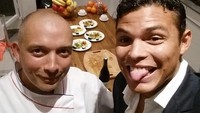 Berteman baik dengan seorang chef handal, membuat Thiago sering dibuatkan berbagai makanan untuk menu makan malamnya di rumah. Foto: Instagram @thiagosilva_33