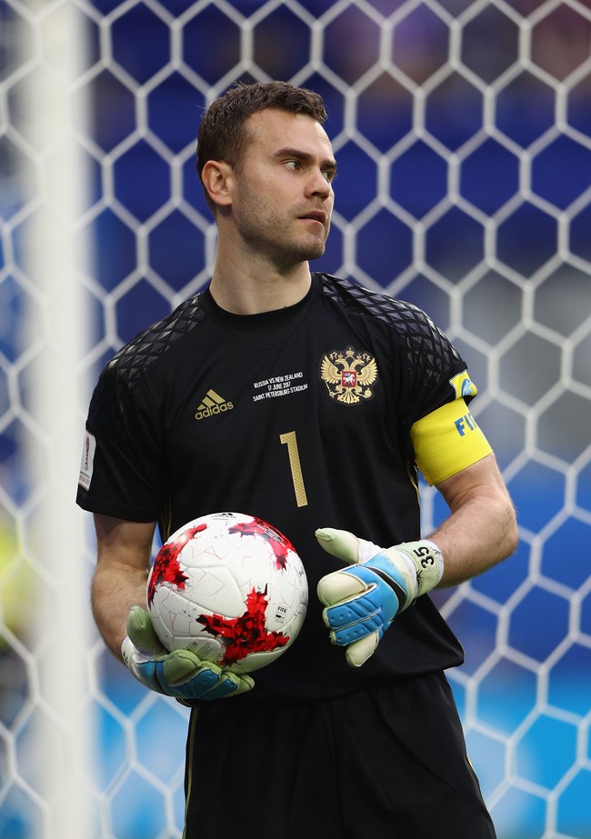 Ayah Akinfeev telah mengirim putranya tersebut untuk berlatih sepak bola sejak usianya 4 tahun. Foto: Dok. Getty Images