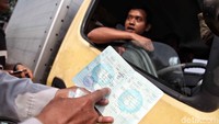 Uji coba sistem ganjil genap ini akan dilaksanakan selama satu bulan hingga 31 Juli mendatang. Selanjutnya bagi para pengendara yang masih melintas tanpa memperhatikan sistem ganjil genap ini akan ditindak dengan proses tilang oleh petugas lalu lintas.