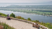 Di Desa Upravlencheskiy di utara Samara, ada Vertolyotka Observation Point. Kita bisa melihat Sungai Volga, Kota Samara, Gunung Zhiguli dan Taman Nasional Samarskaya Luka (Russia Travel)