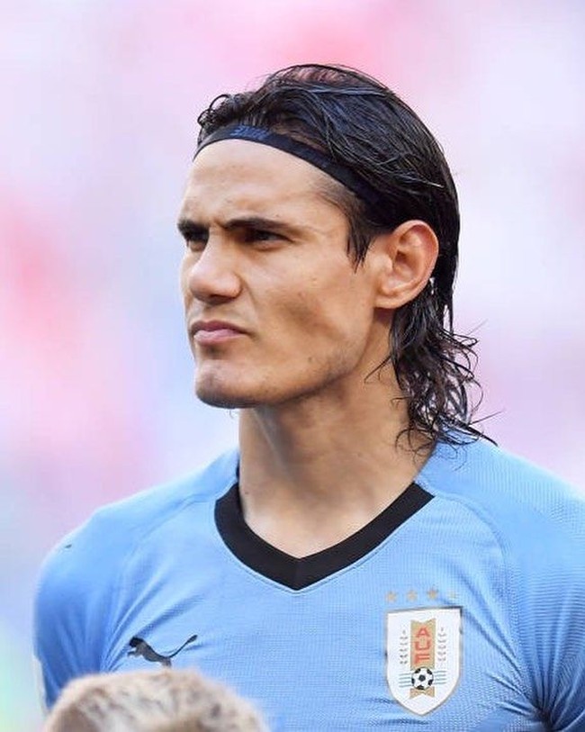 Satu lagi pemain ganteng Uruguay di Piala Dunia 2018. Dia adalah Edinson Cavani. Pesepakbola 31 tahun berambut gondrong ini menjadi bintang yang mengantarkan Uruguay ke perempatfinal dalam laga melawan Portugal di babak 16 besar. Dalam Piala Dunia 2018, Cavani telah mencetak tiga gol. Foto: Instagram