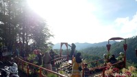 Untuk masuk ke objek wisata Hutan Pinus Malino, masyarakat hanya dipungut biaya Rp 5.000. Pantas saja jika destinasi ini jadi favorit masyarakat Makassar. (Ibnu Munsir/detikTravel)