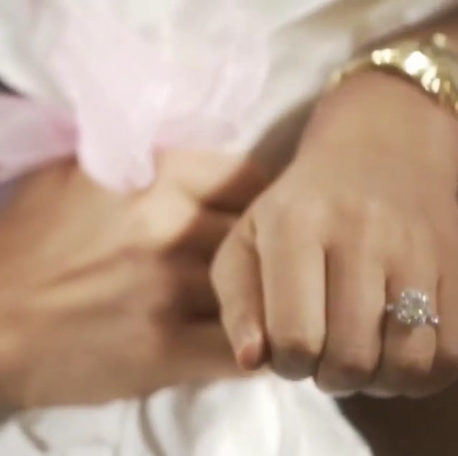 Kemarin aku bertanya pada gadis impianku untuk menghabiskan sisa hidupnya bersamaku!, tulis Josef. Foto: Instagram