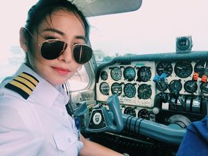 10 Pose Makan Shanika Silverio, Pilot Cantik yang Viral Ini Bagai Model