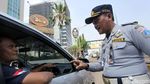 Melihat Pelaksanaan Perluasan Ganjil Genap di Kawasan Slipi