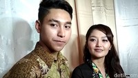 Siti dan Kris tertangkap awak  media saat menghadiri pernikahan Rizky Alatas dan Adzana Slamet. Hanif/detikHOT