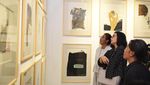 Akrabnya Sri Mulyani dan Susi saat Lihat Pameran Lukisan di Akhir Pekan