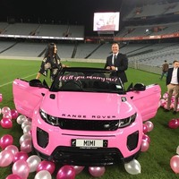 Pria yang diketahui merupakan seorang personal trainer dengan banyak pengikut di Instagram ini berbagi momen romantisnya. Josef Rakich melamar kekasihnya, Maryam Matti atau yang akrab dipanggil Mimi. Foto: Instagram