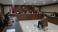 Jaksa KPK mendakwa Natalis Sinaga telah menerima suap Rp 9,69 miliar dari Bupati Lampung Tengah nonaktif Mustafa. Suap itu berkaitan dengan rencana pinjaman daerah Pemkab Lampung Tengah pada PT Sarana Multi Infrastruktur (SMI).