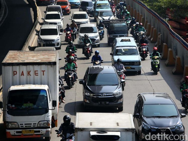 Deretan Meme Kocak Perluasan #GanjilGenap di Jakarta