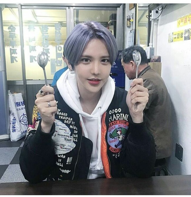 Beberapa ada yang menyukai penampilannya. Tak sedikit netizen yang mengkritik wajahnya, karena terlihat aneh.  Foto: Dok. Han Jin Ho