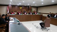 Kasus ini terungkap dari rangkaian operasi tangkap tangan (OTT) yang dilakukan KPK terkait pinjaman daerah APBD Lampung Tengah 2018. Bermula dari kebutuhan Pemkab Lampung Tengah akan pinjaman daerah berupa surat pernyataan yang harus ditandatangani dengan DPRD Lampung Tengah. Namun DPRD Lampung Tengah disebut meminta adanya fee yang diduga KPK sebesar Rp 1 miliar untuk mendapatkan persetujuan atau tanda tangan surat pernyataan tersebut. Permintaan itu disamarkan lewat kode cheese.