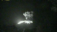 Atas erupsi ini, pihaknya mengimbau masyarakat tidak melakukan pendakian dalam radius 4 km dari kawah puncak Gunung Agung.